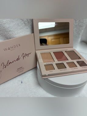 Wander Beauty Island Hop Getaway Eye Face Palette 0.34oz New In Box